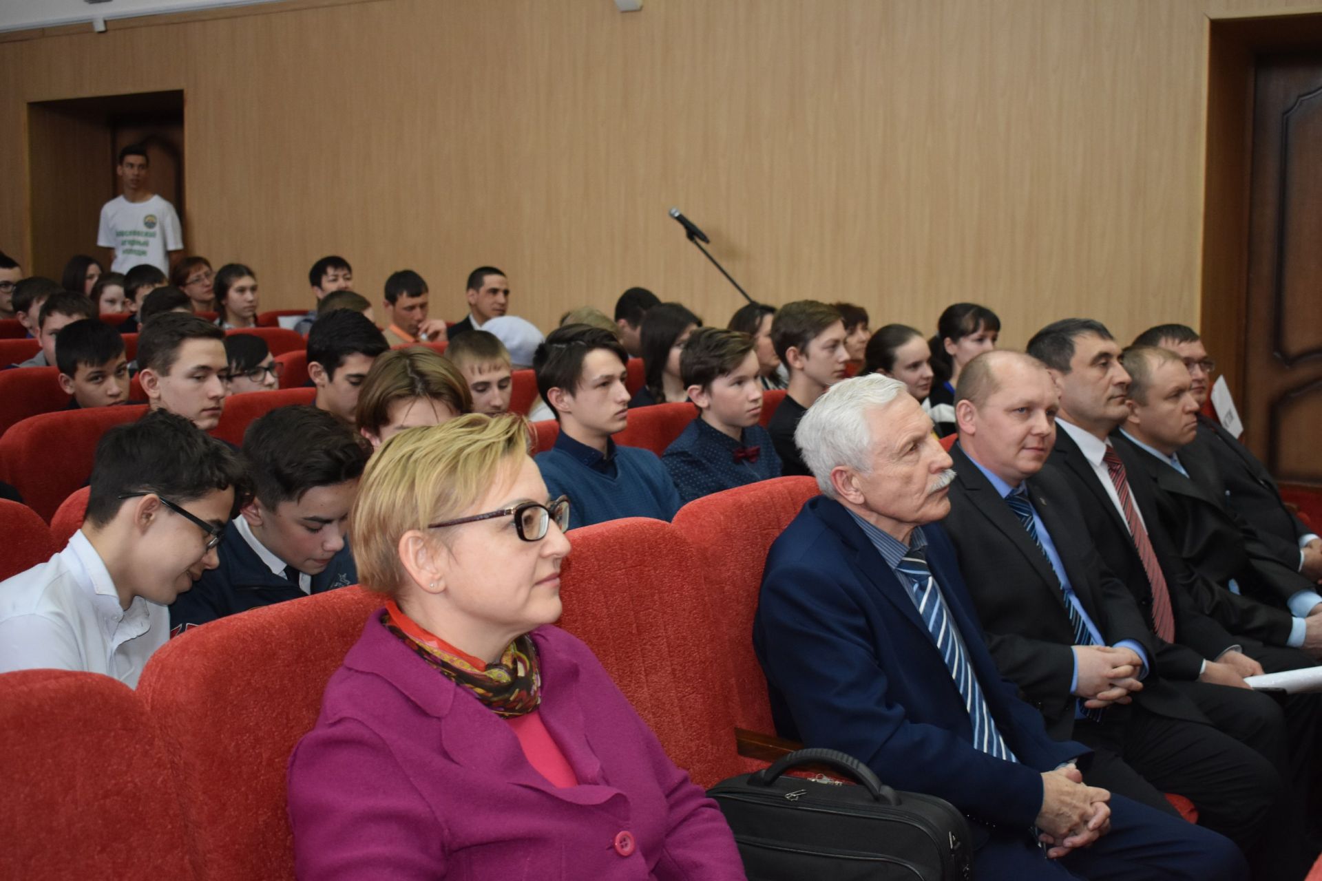 В Апастово прошла встреча студентов и старшеклассников