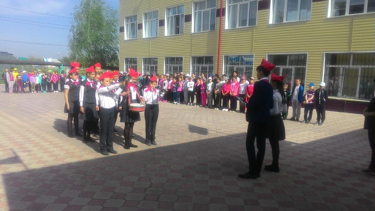 В Апастовской школе отмечают День пионерии