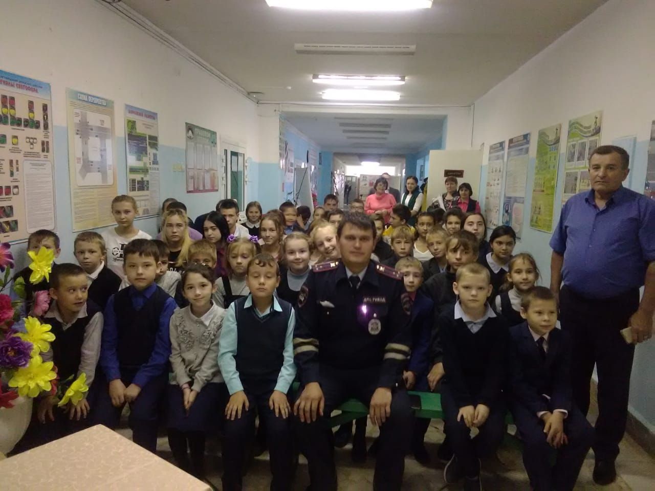 Учащиеся Бишевской школы встретились с инспектором ГИБДД