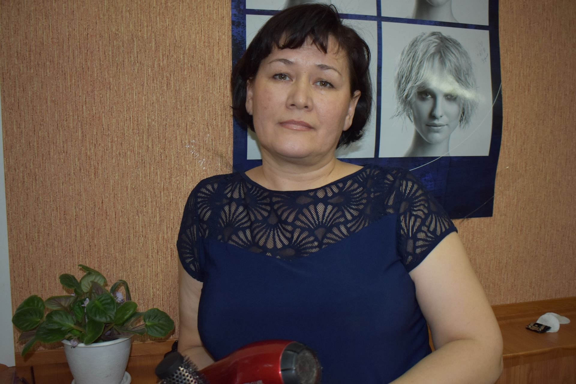 Хания Маняпова начала оказывать населению парикмахерские услуги 8 лет назад