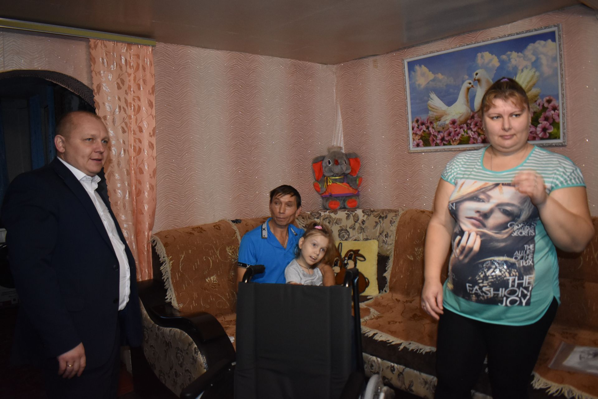 Милосердие без границ: коляска для 16-летней Елизаветы Ефремовой