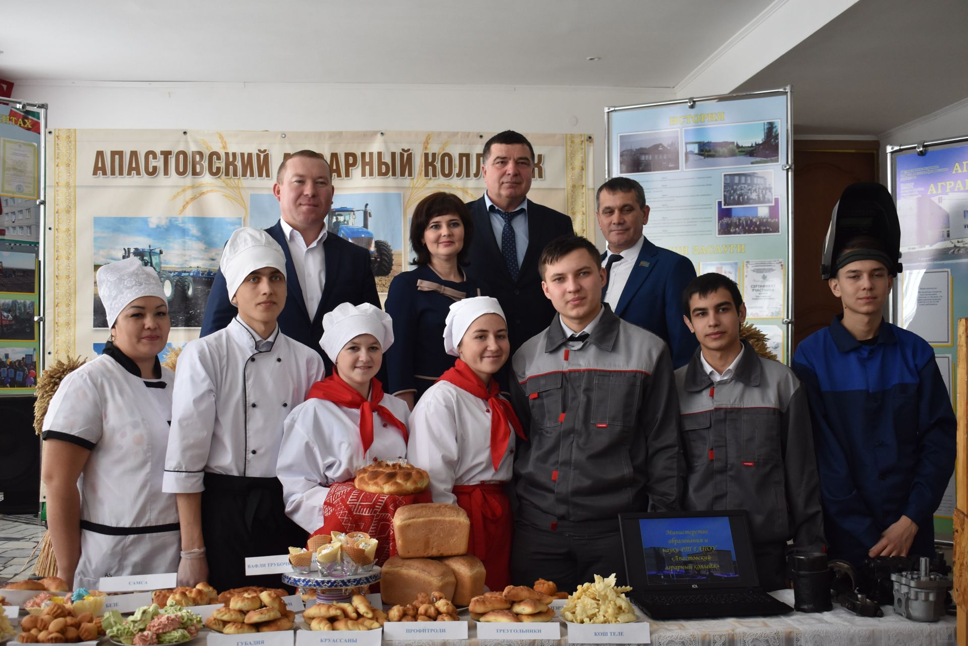 Апаста узган киңәшмәдә Татарстан Республикасы Премьер-министры урынбасары-мәгариф һәм фән министры Рафис Борһанов катнашты