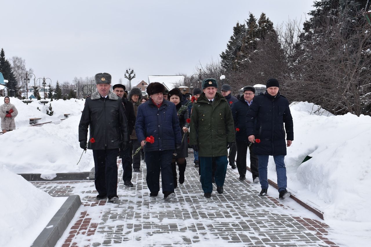 Апаста Ватанны саклаучылар көне билгеләп үтелде