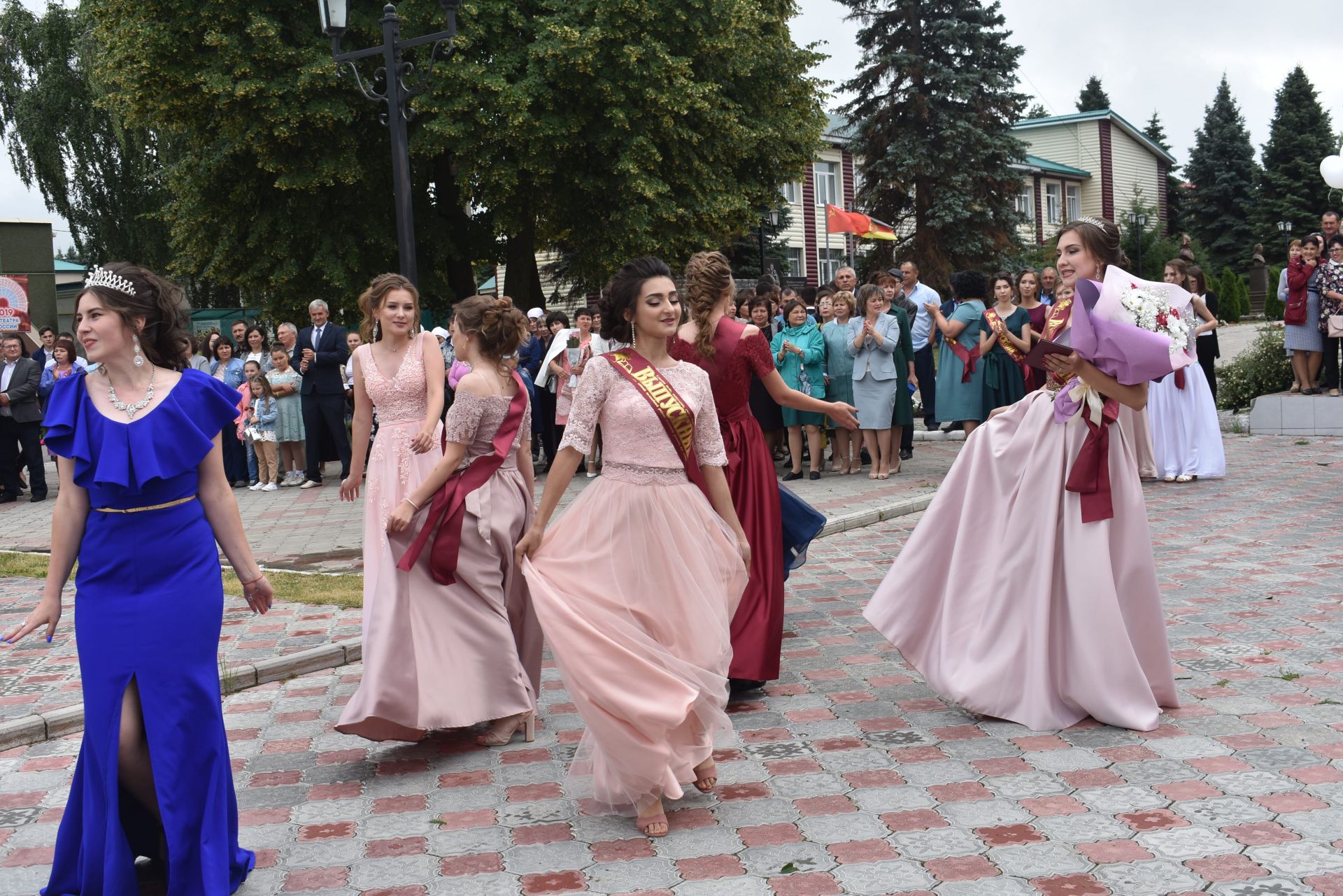 Апаста чыгарылыш кичәсе үтте