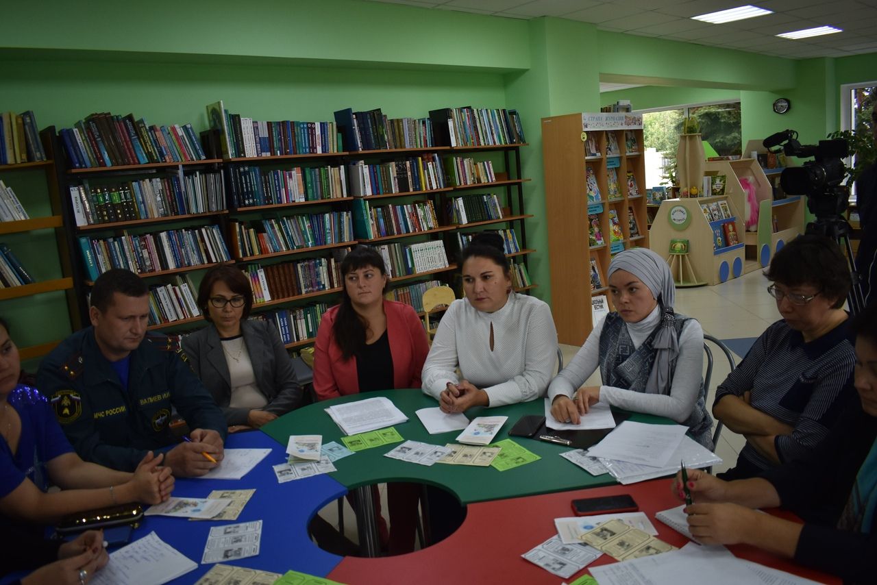В Центральной библиотеке Апастово проведён круглый стол-совещание