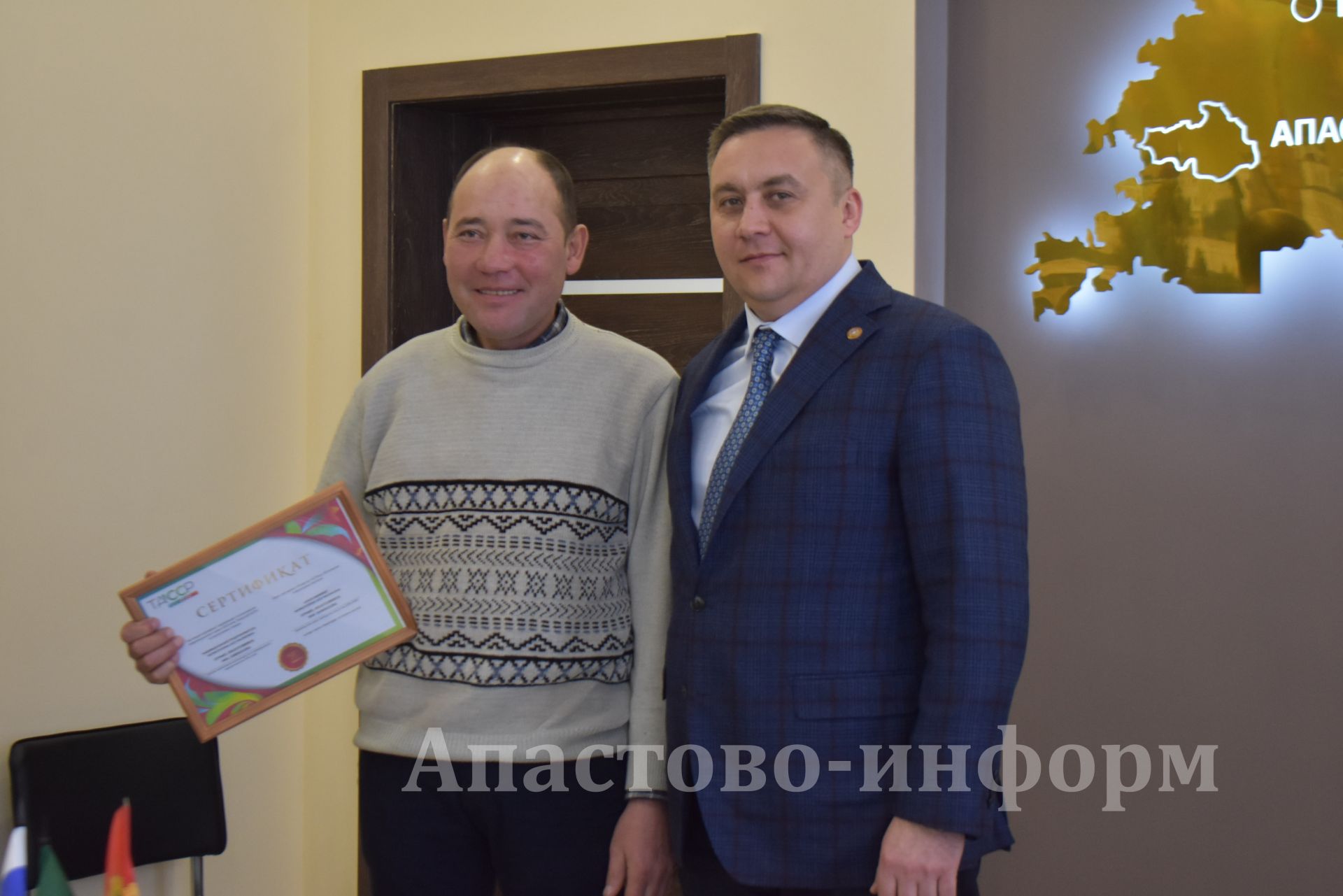 Апас эшмәкәрләре ТАССРның 100 еллыгы уңаеннан сертификатлар алды