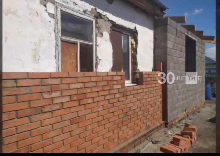 Многодетной семье из Буинска окажут помощь в восстановлении дома