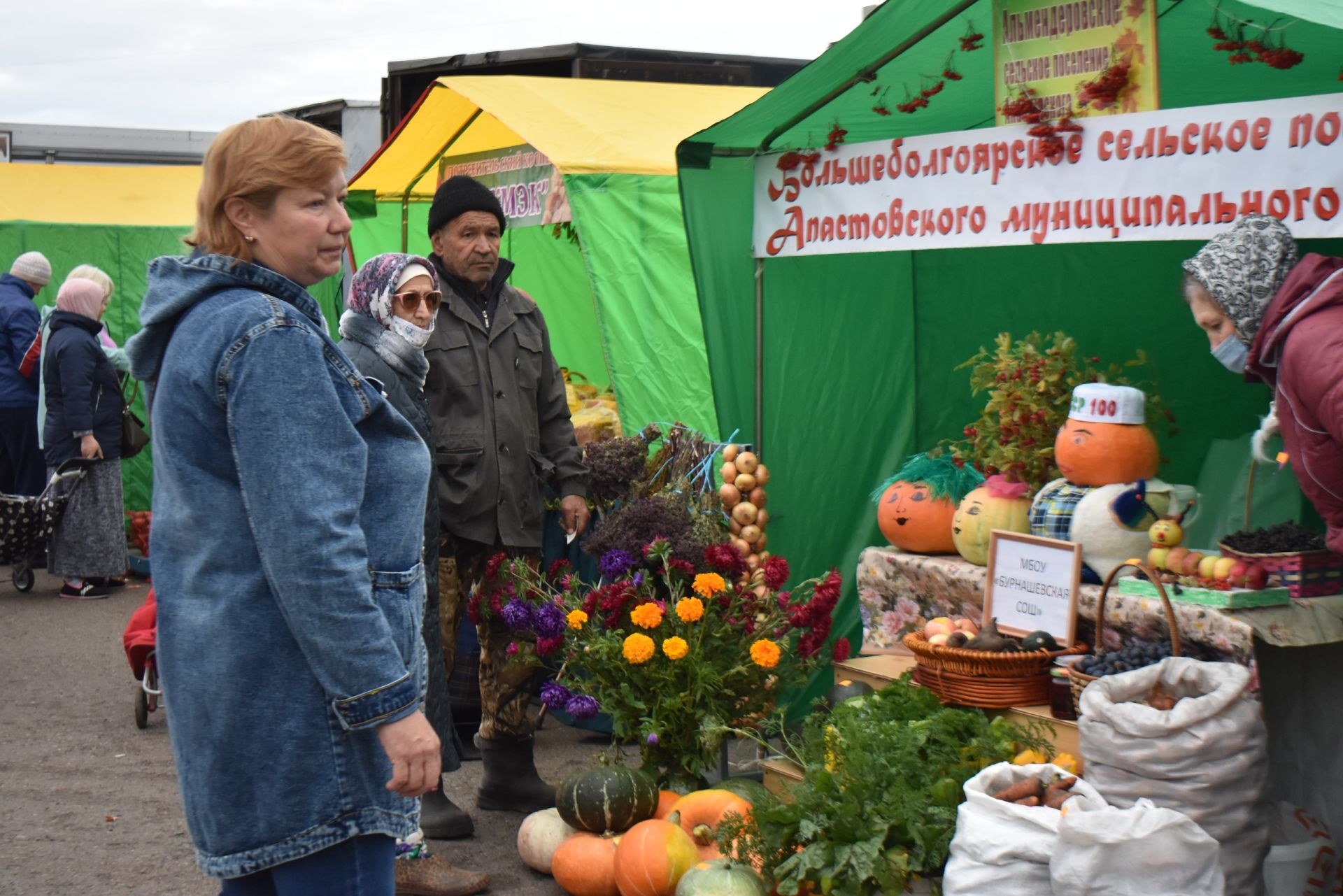 Осиново бистәсендә апаслылар көзге ярминкәдә катнашты