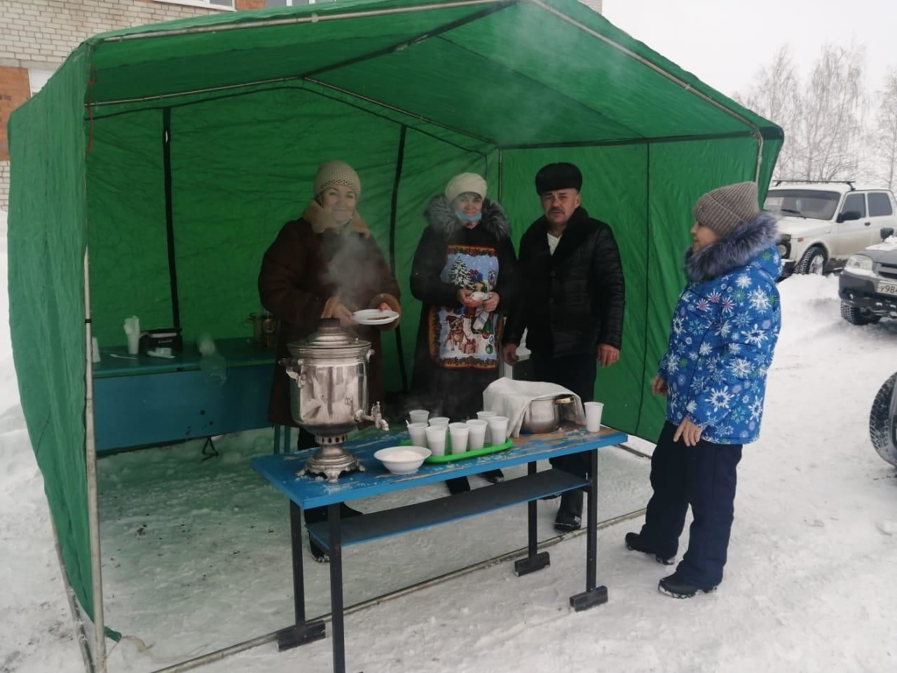 Иске Йомралыда ачык бозда хоккей турниры