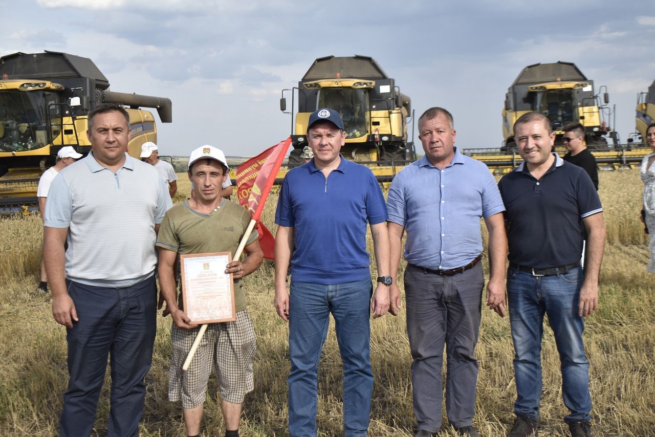 Апаска эшлекле визит белән Республика авыл хуҗалыгы һәм азык-төлек министры Марат Җәббаров килде