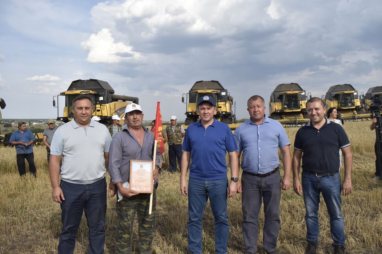 Апаска эшлекле визит белән Республика авыл хуҗалыгы һәм азык-төлек министры Марат Җәббаров килде