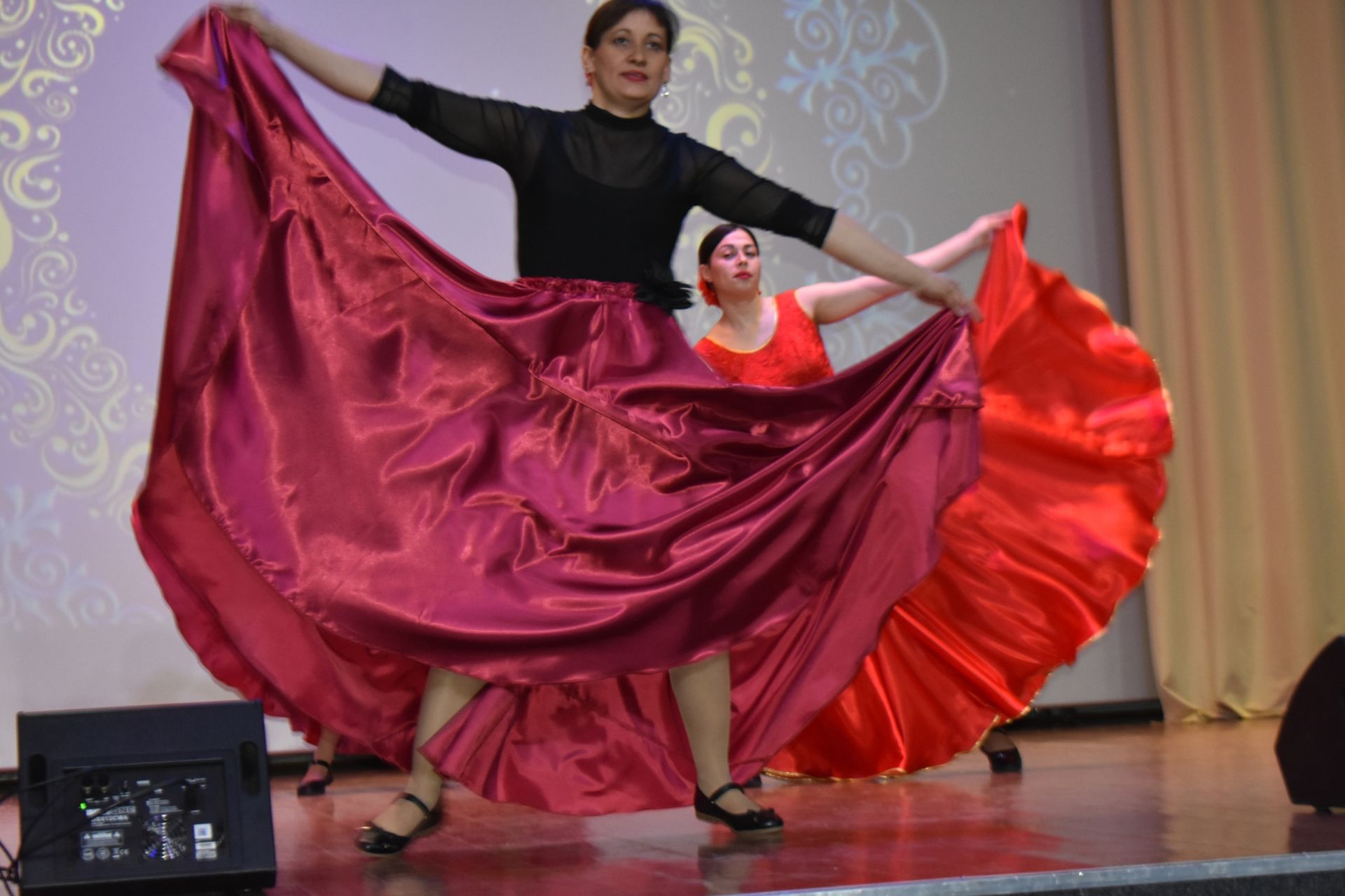 В Апастово прошел фестиваль танцевальных коллективов «Шома бас!», посвященный Международному дню танца