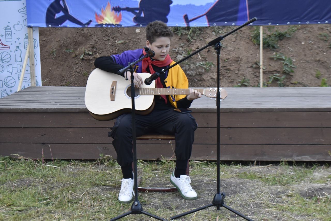 В Апастово прошел Фестиваль бардовской песни к 100-летию пионерской организации