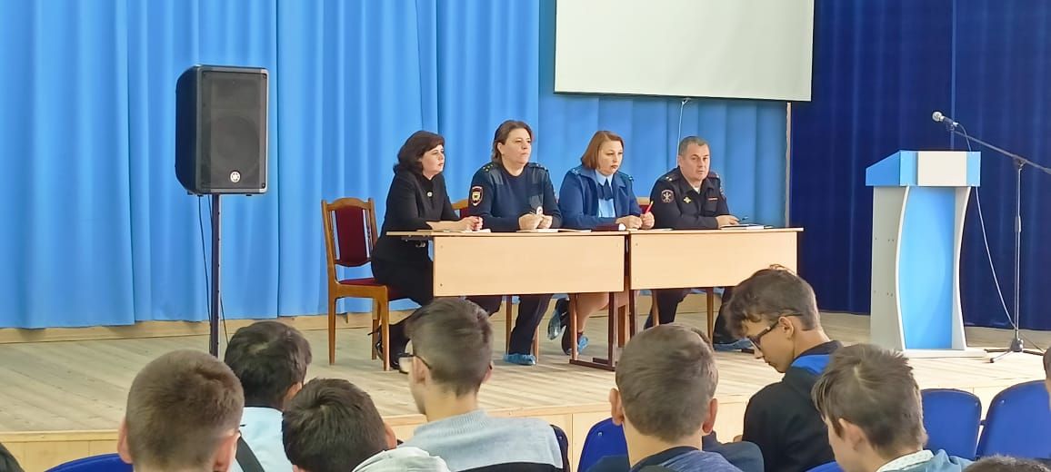 Помощник прокурора Апастовского района выступил перед студентами аграрного колледжа.
