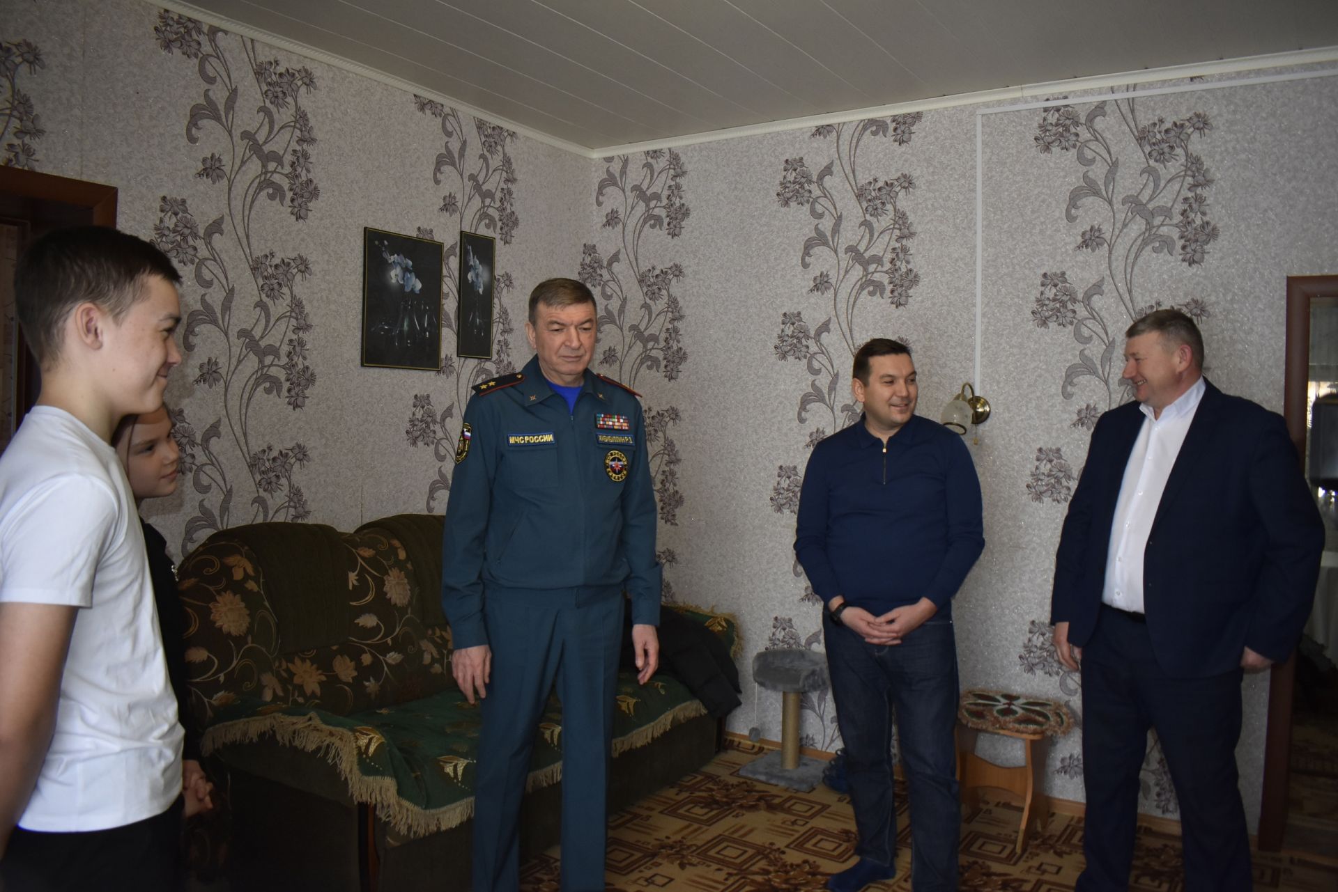 Гадәттән тыш хәлләр министры Рафис Хәбибуллин якыннары мобилизациядә булган гаиләләр белән очрашты