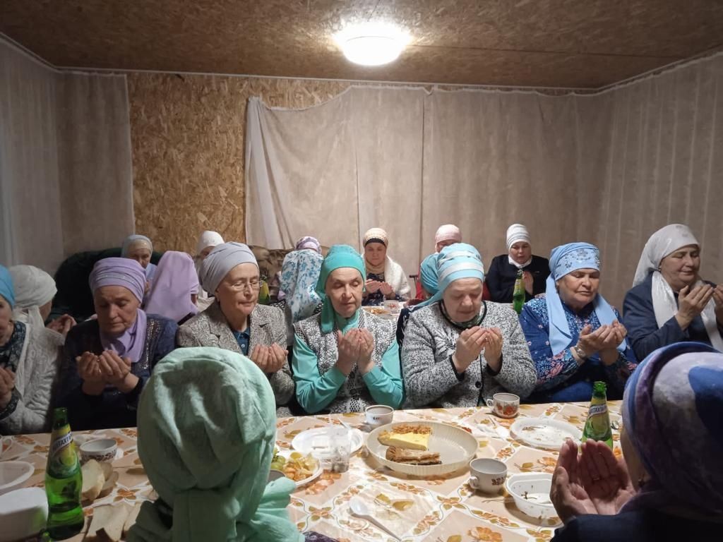 Апас “Җәмигъ” мәчетендә Коръән-хәтемне багышлау көне узды