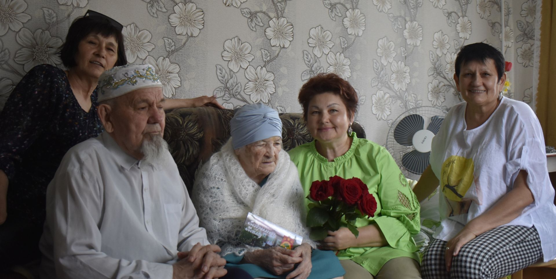 Гөлсинә әби Гомәрова гомерен балалар тәрбияләүгә багышлаган