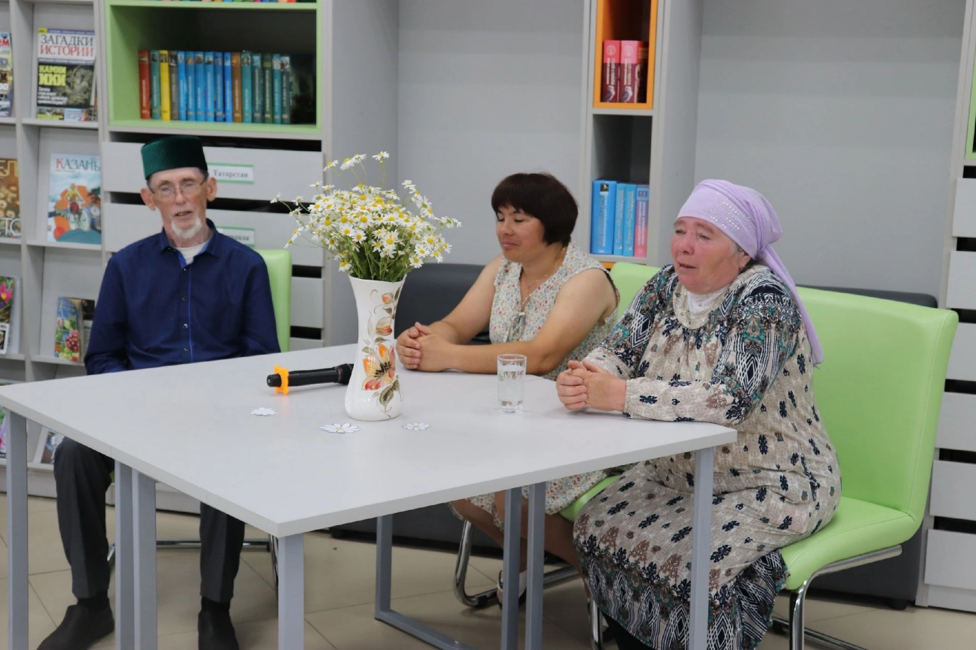 Апас үзәк китапханәсендә “Ата – беләк, Ана – йөрәк” дип исемләнгән бәйрәм чарасы узды