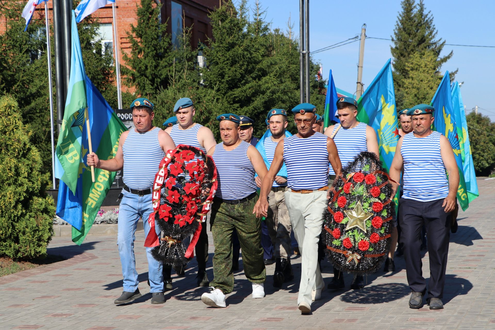В Апастово отмечают День воздушно-десантных войск