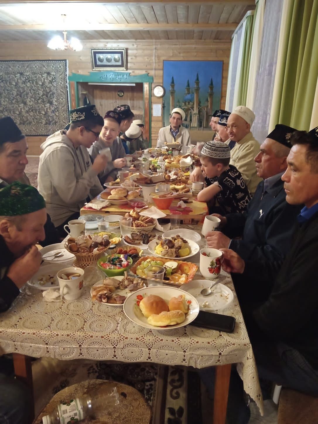 Әлмәндәрдә узган ифтар ашында балалар да катнашты