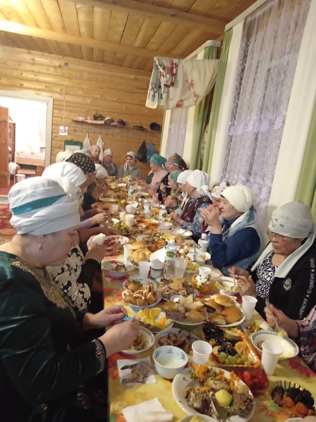 Әлмәндәрдә узган ифтар ашында балалар да катнашты