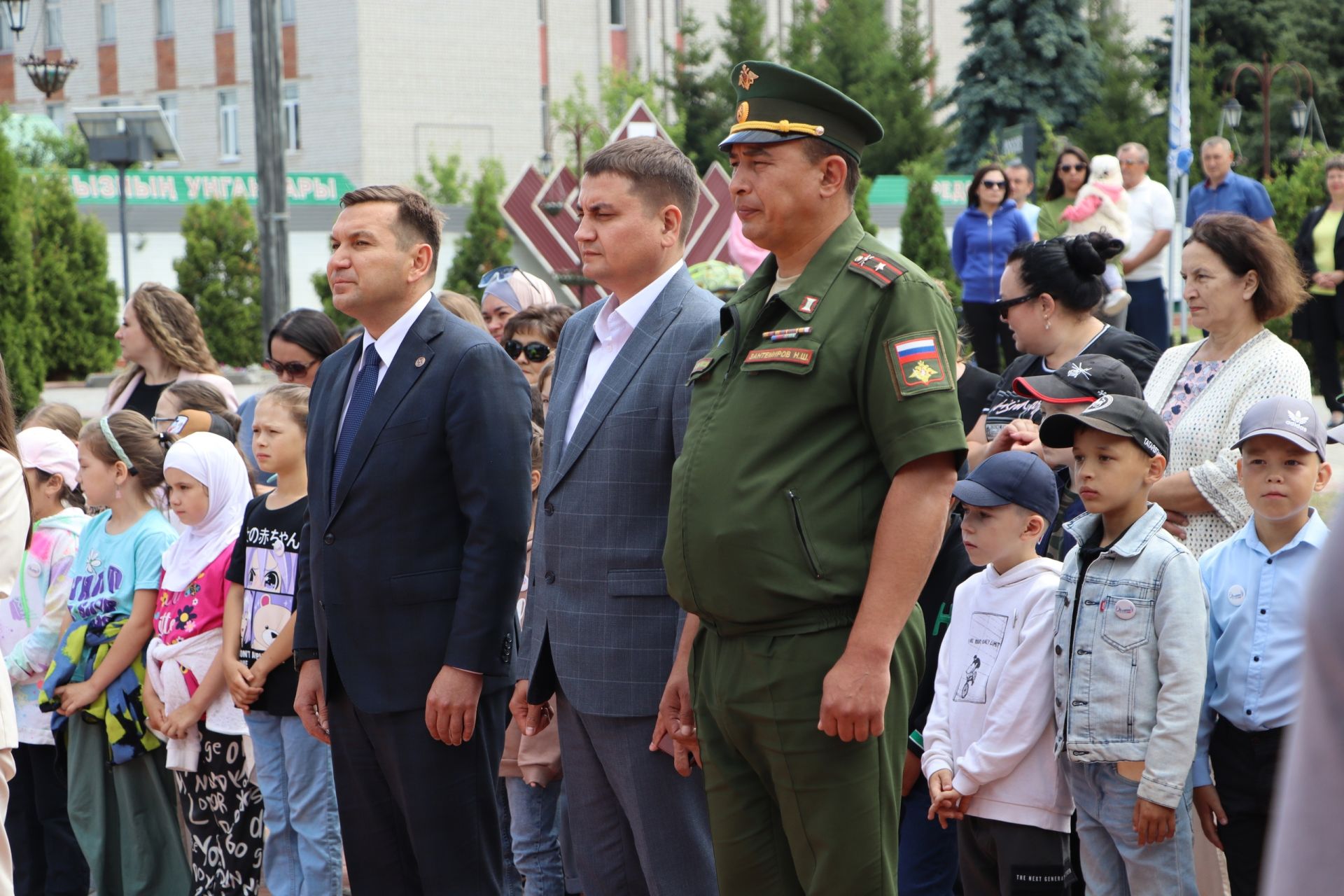 Районда Хәтер һәм кайгы көнендә Мәңгелек утка чәчәкләр салдылар