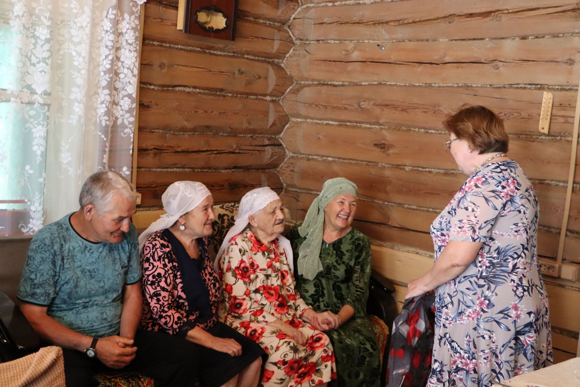 100 яшьлек Бибисара әби Миңнебаева: “Гел кычыткан ашадык”