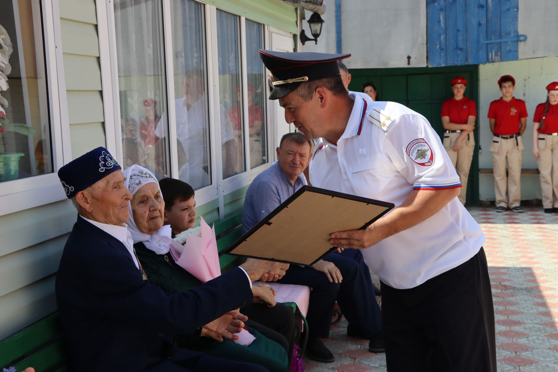 Заготзерно бистәсендә яшәүче Хәбибуллиннар “Мәхәббәт һәм тугрылык өчен” медаленә лаек булдылар.