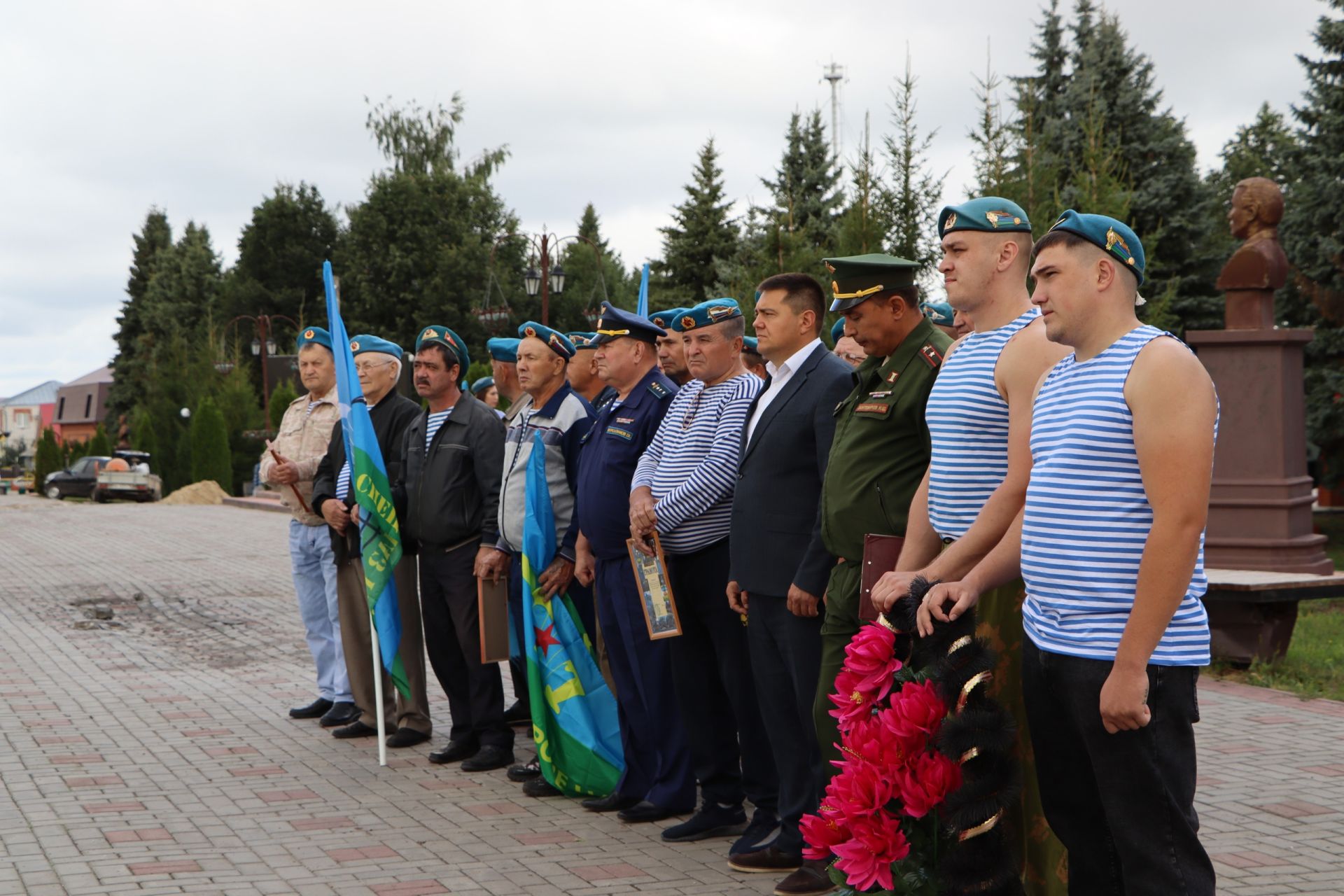 Апаста зәңгәр беретлылар очрашты