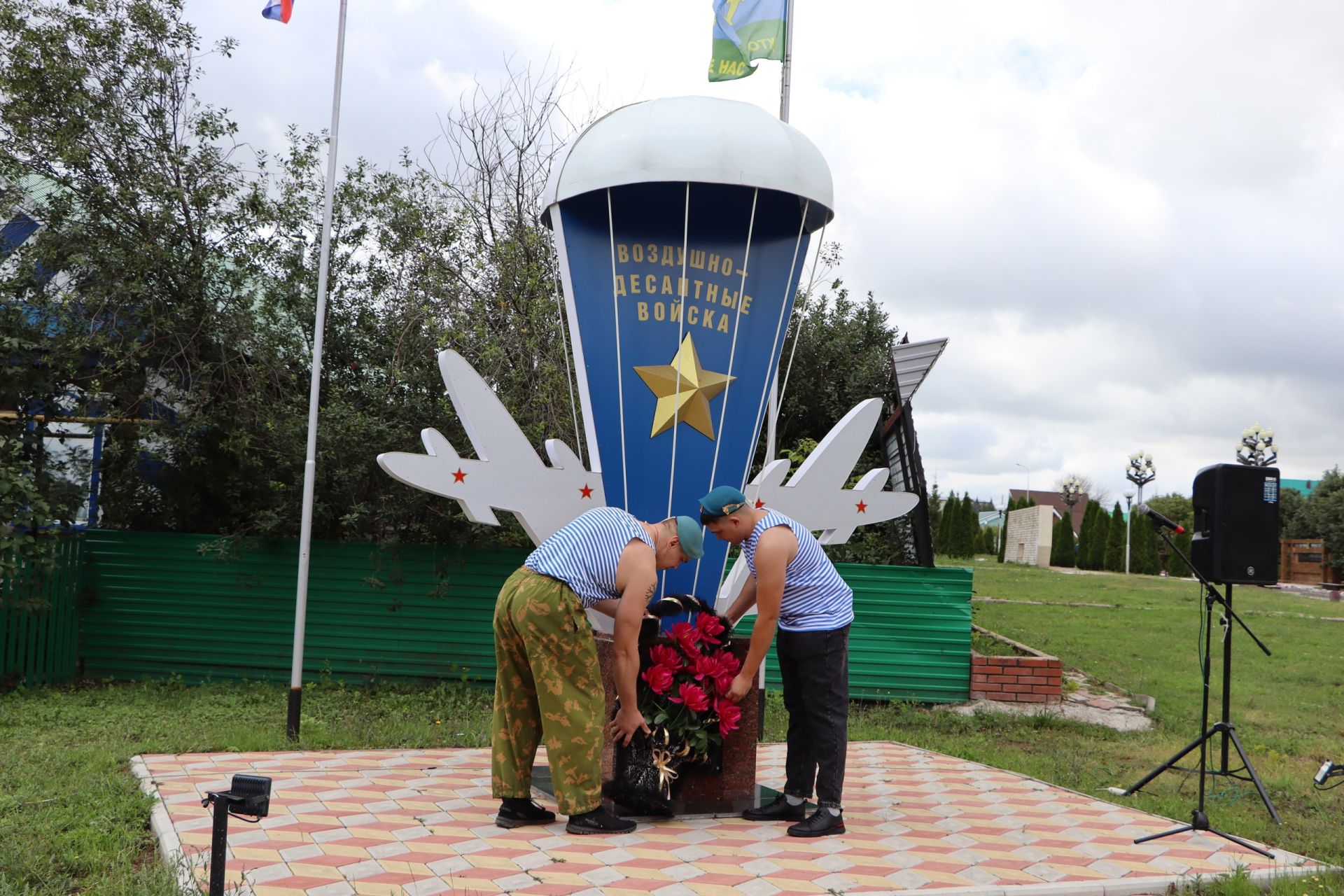 Апаста зәңгәр беретлылар очрашты