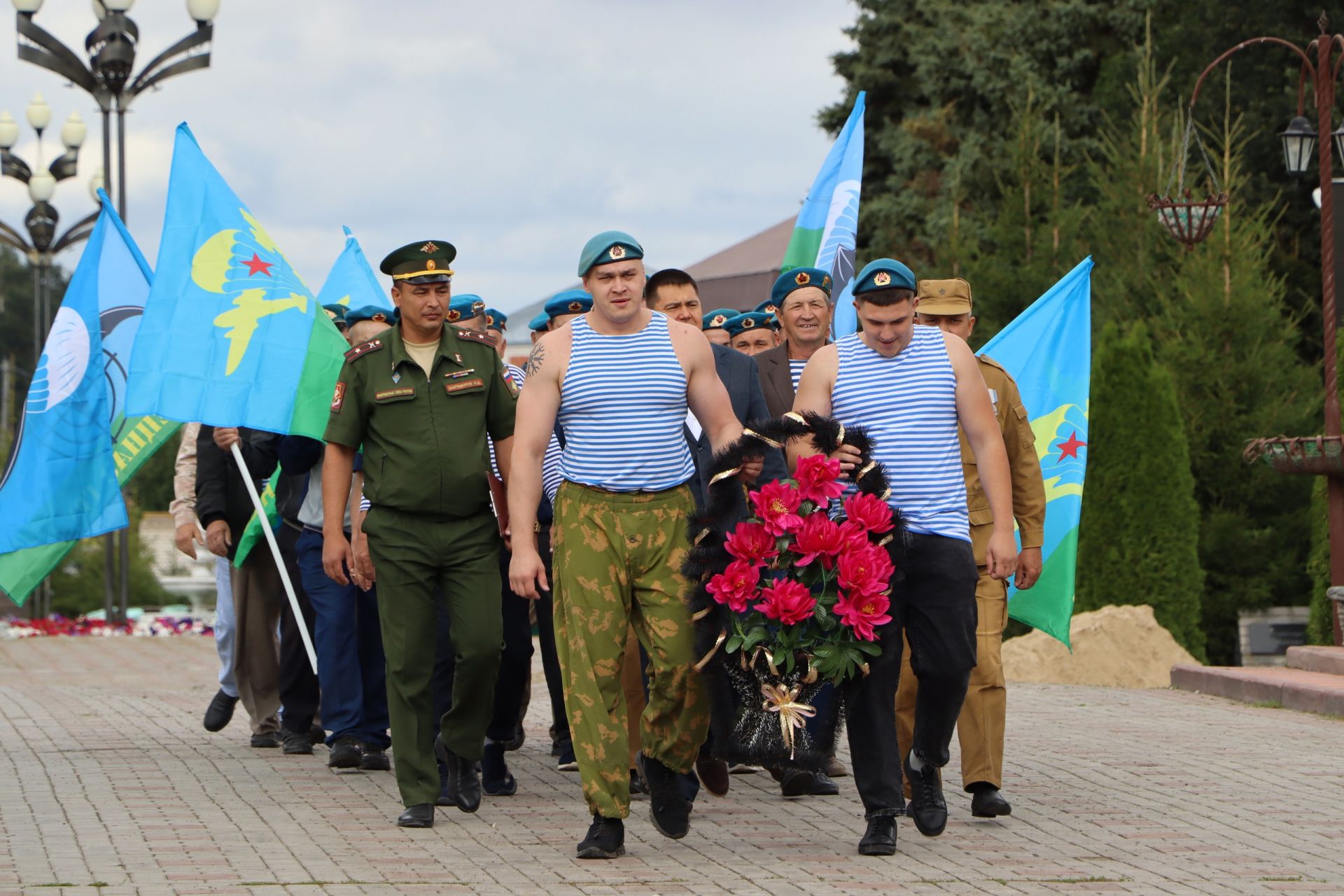 Апаста зәңгәр беретлылар очрашты