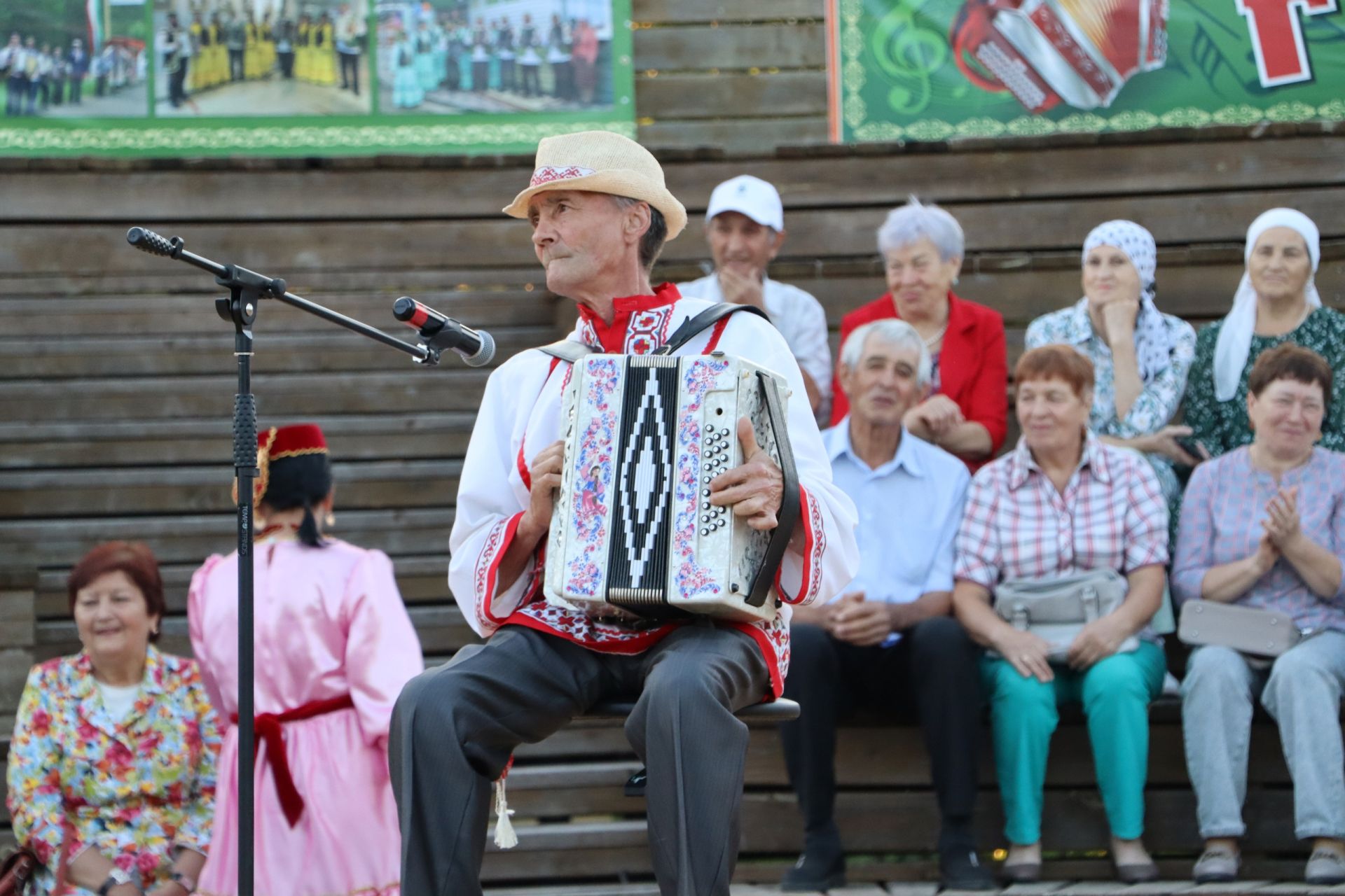 Апаста “Мин яратам сине, Татарстан” бәйрәм киче матур мизгелләргә бай булды