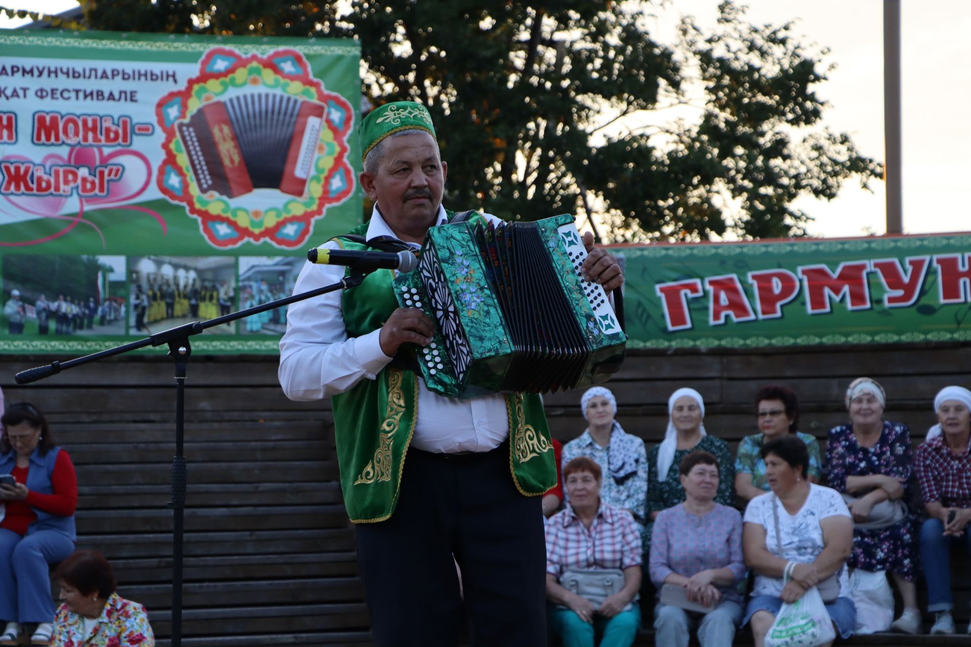 Апаста “Мин яратам сине, Татарстан” бәйрәм киче матур мизгелләргә бай булды