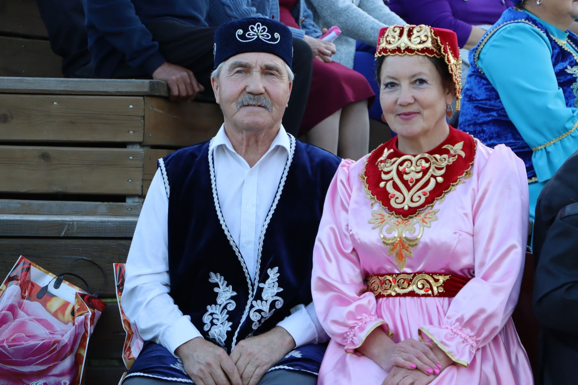 Апаста “Мин яратам сине, Татарстан” бәйрәм киче матур мизгелләргә бай булды