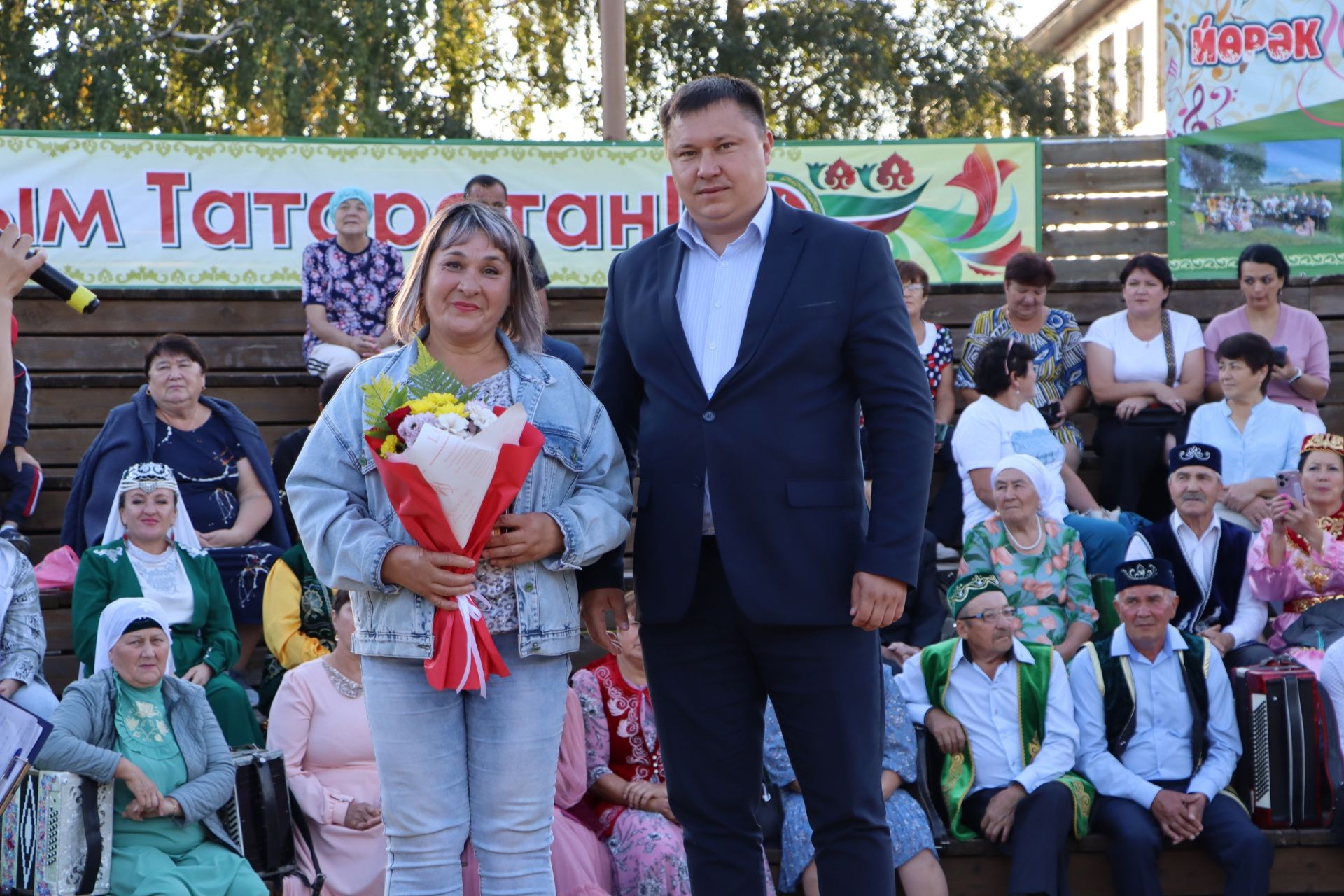 Апаста “Мин яратам сине, Татарстан” бәйрәм киче матур мизгелләргә бай булды