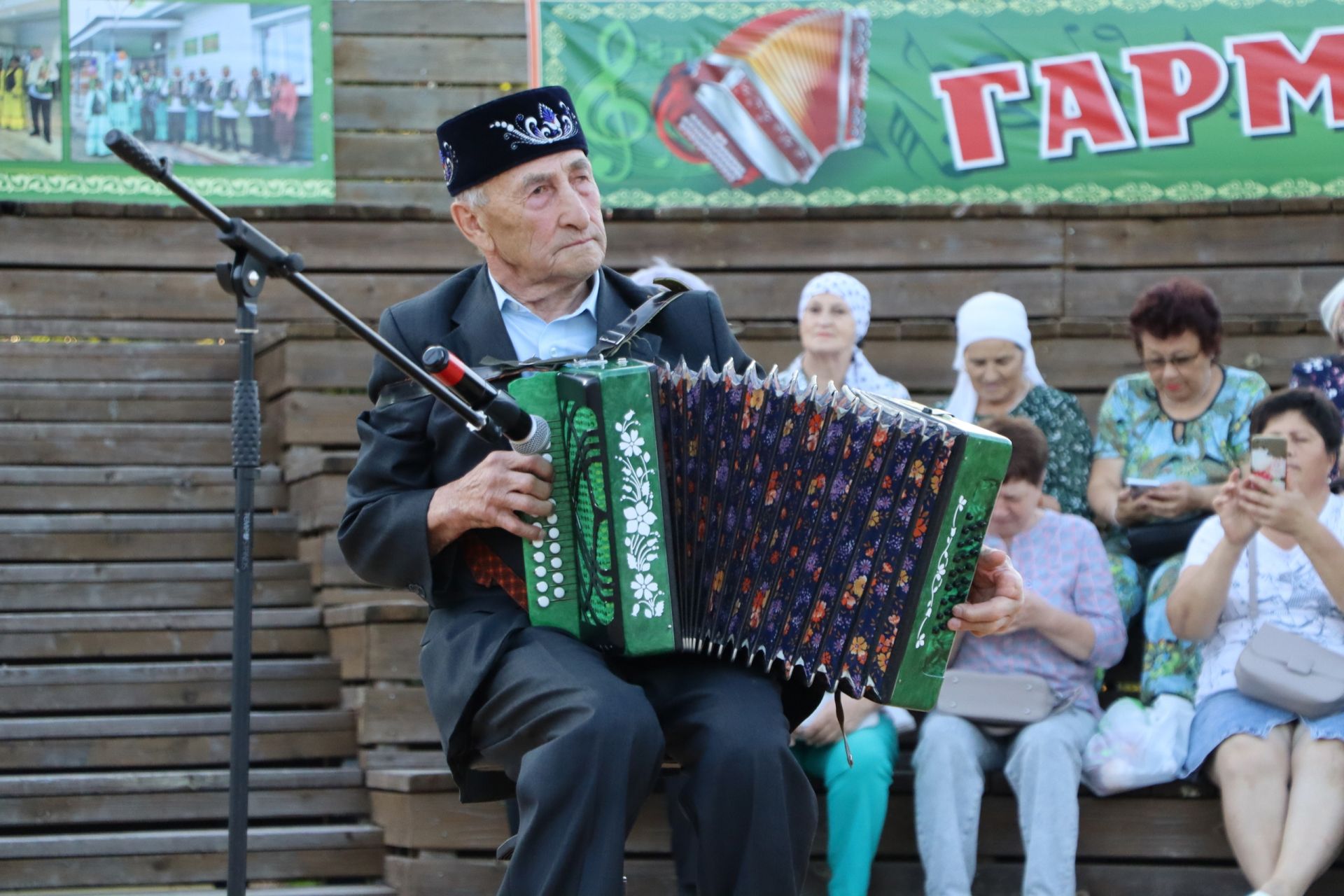 Апаста “Мин яратам сине, Татарстан” бәйрәм киче матур мизгелләргә бай булды