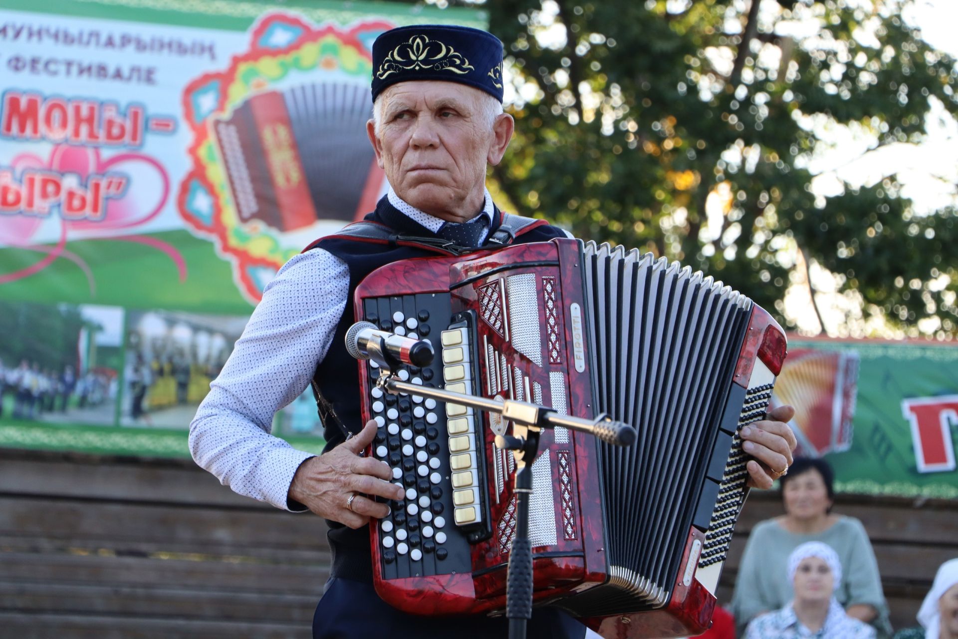 Апаста “Мин яратам сине, Татарстан” бәйрәм киче матур мизгелләргә бай булды