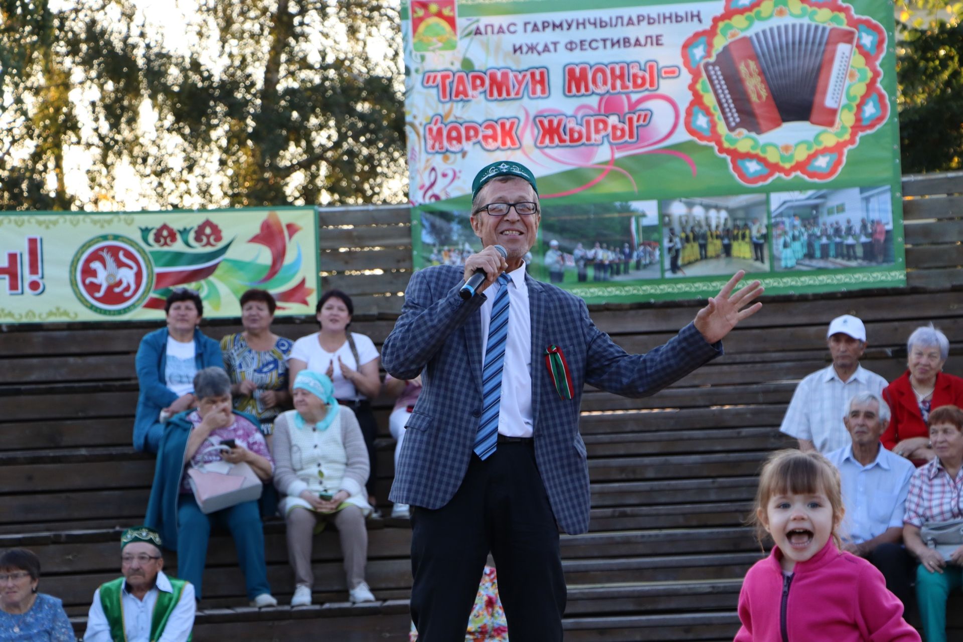 Апаста “Мин яратам сине, Татарстан” бәйрәм киче матур мизгелләргә бай булды