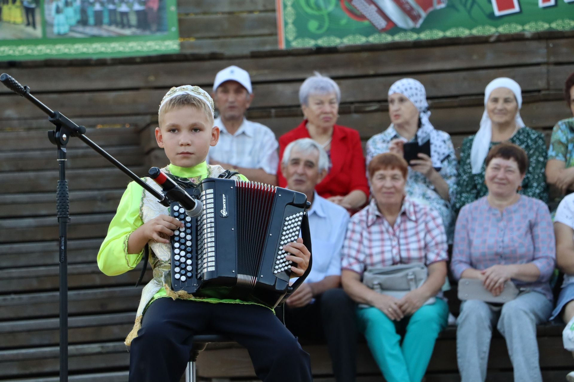 Апаста “Мин яратам сине, Татарстан” бәйрәм киче матур мизгелләргә бай булды