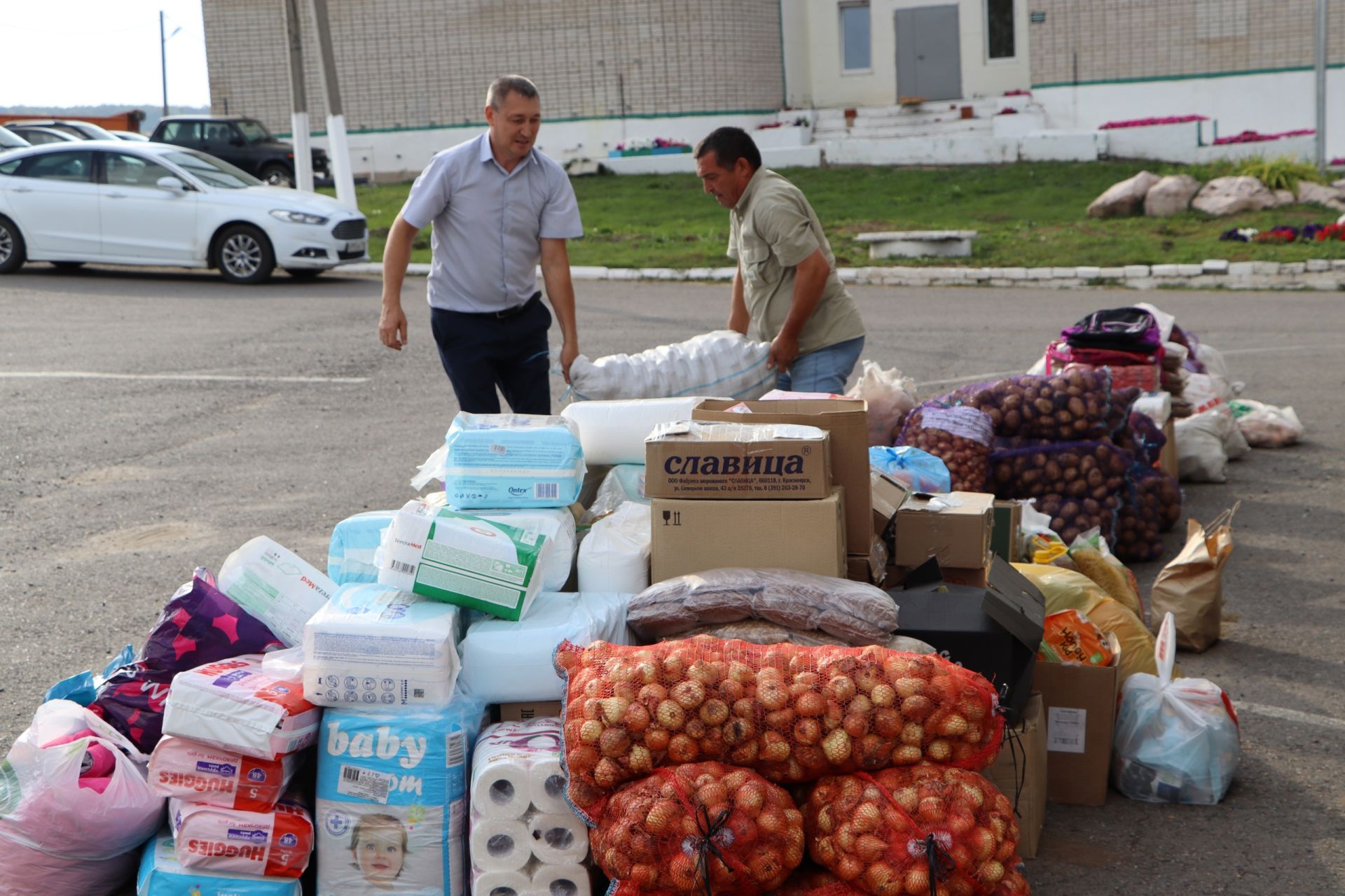 Апастан Курск өлкәсенә беренче гуманитар ярдәм йөге озатылды