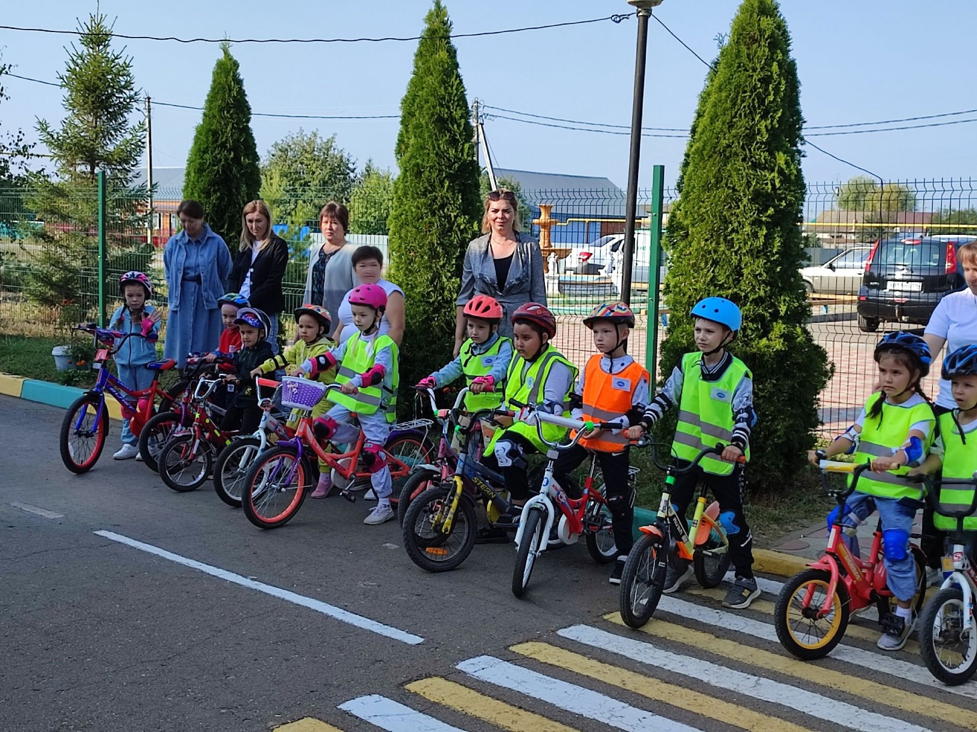 Апаста нәниләр юл хәвефсезлегенә өйрәнә Свияжный бистәсенең «Ләйсән» балалар бакчасы базасында