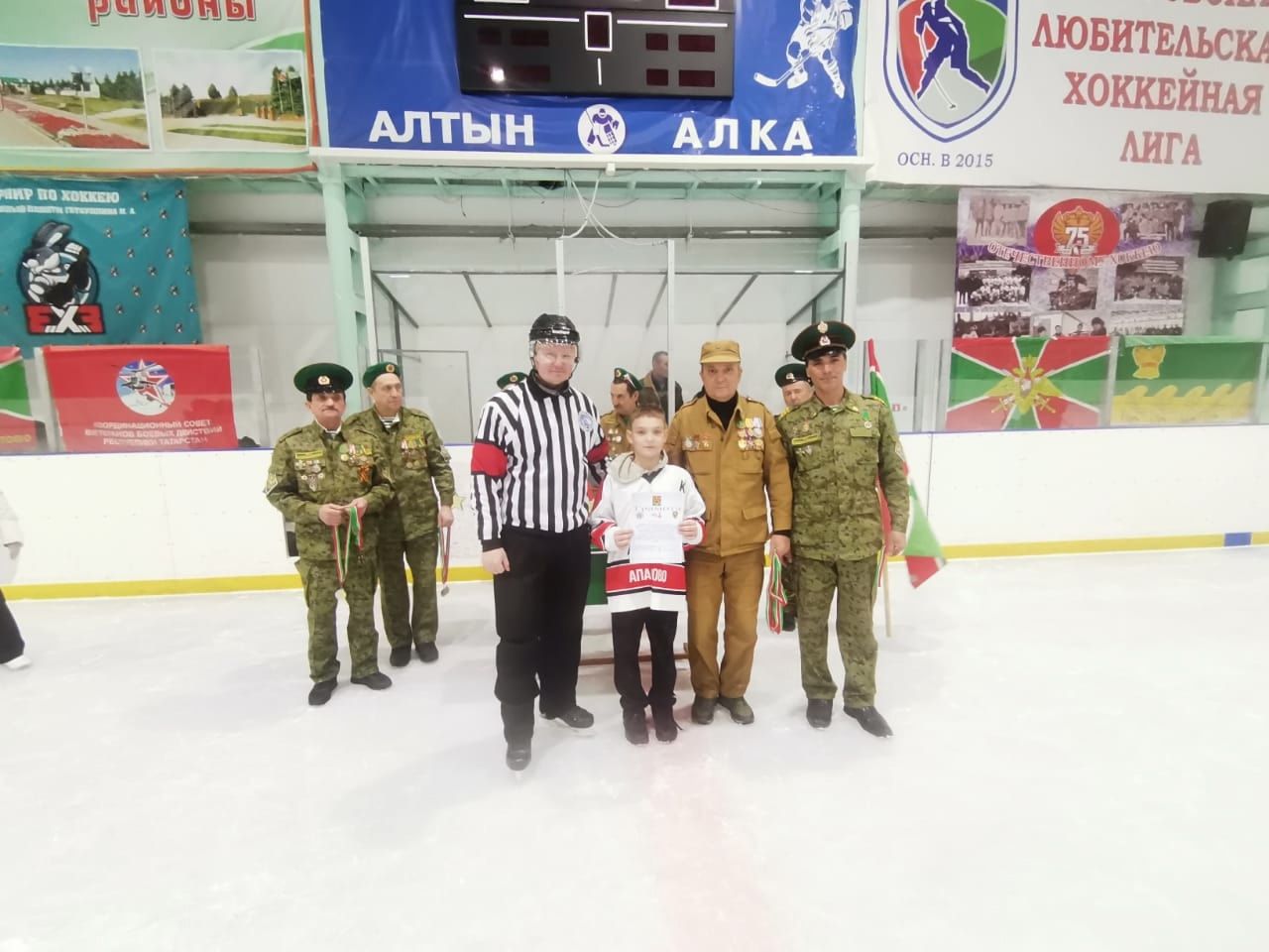 Районның яшь хоккейчылары хәрби хәрәкәтләр ветераннарын искә алдылар