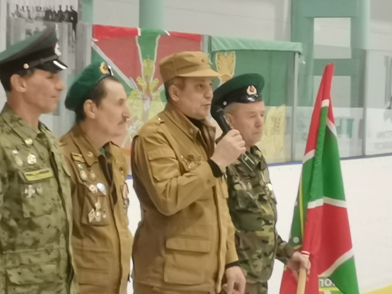 Районның яшь хоккейчылары хәрби хәрәкәтләр ветераннарын искә алдылар