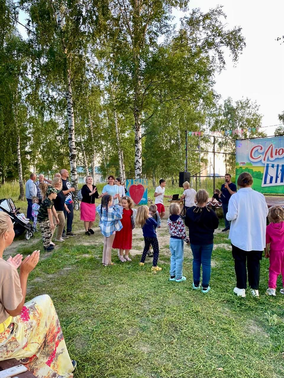 Продолжается благоустройство парка в Бишево