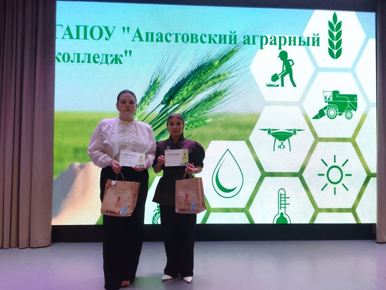 Студентка Апастовского аграрного колледжа приняла участие в молодежном фестивале песни и поэзии «Бика Фест»
