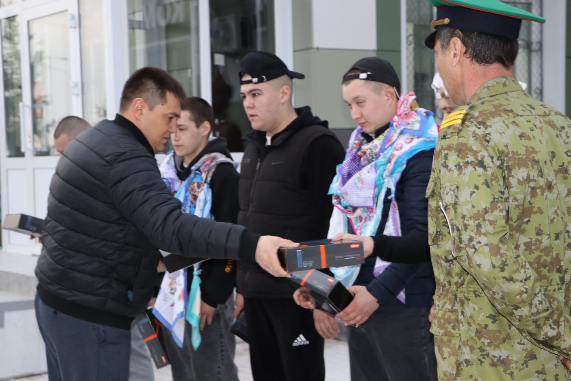 Район егетләре хәрби хезмәткә китте