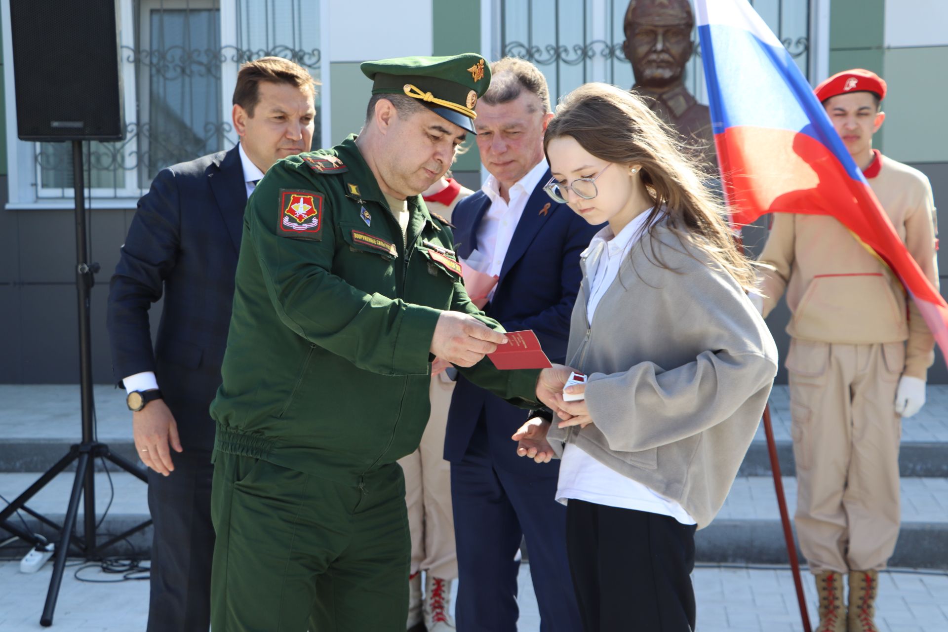 Апаста Бөек Җиңүнең 80 еллыгын каршылаган көннәрдә махсус хәрби операциядә катнашучыларның исеме горур яңгырады