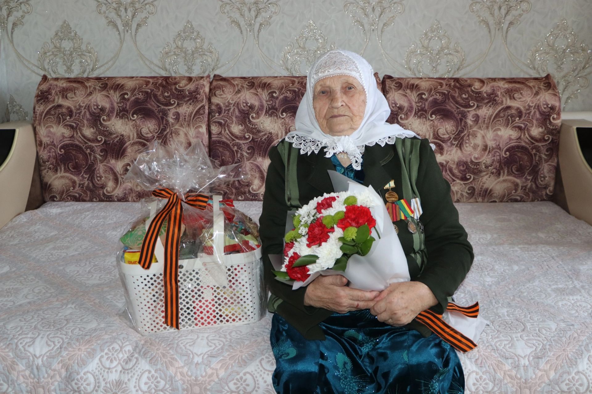 Районыбыз өлкәннәре якташыбыз, Апас районында туып-үскән шәхси эшмәкәр Ленар Яруллинның күчтәнәчләрен алдылар