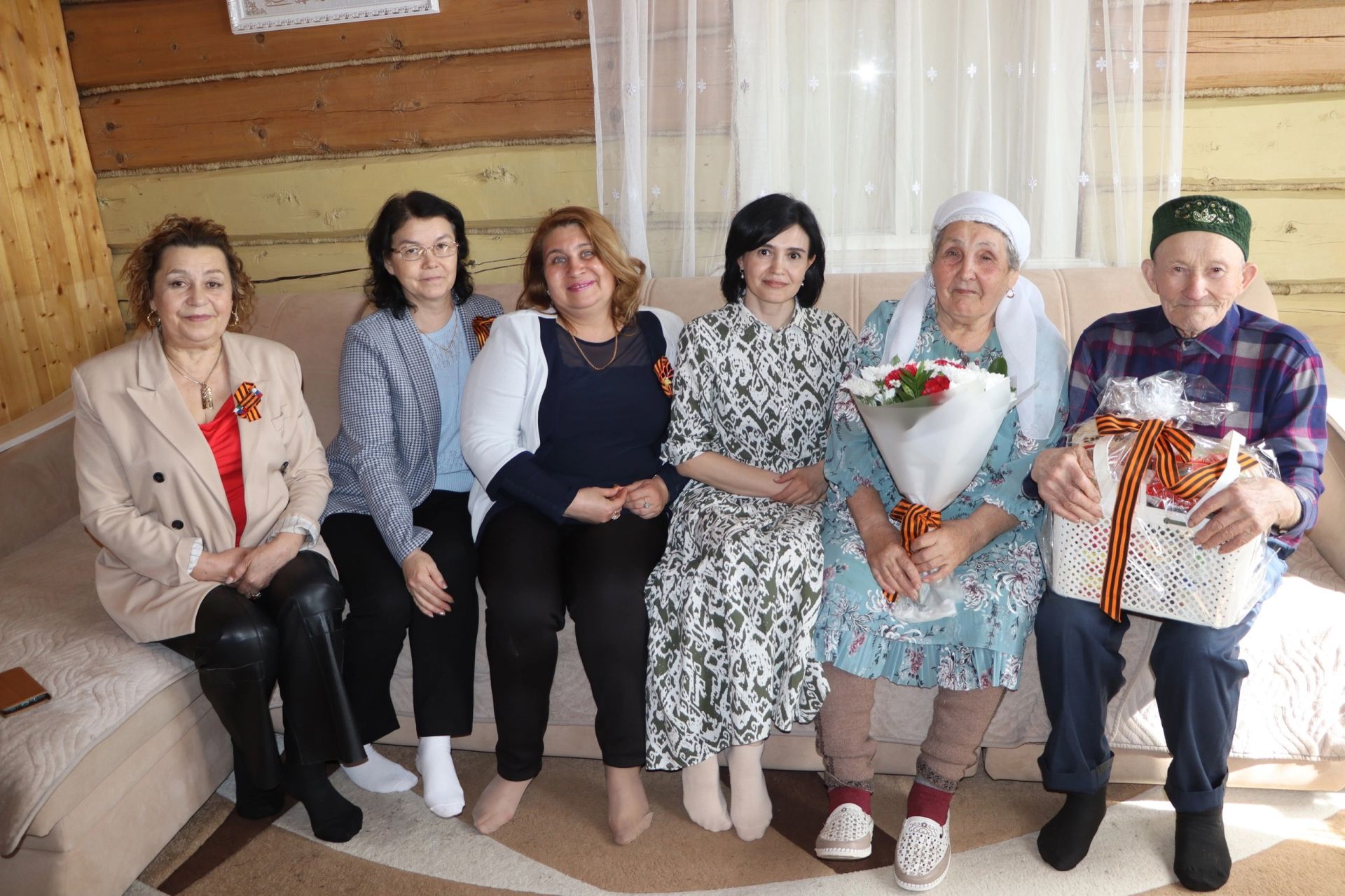 Районыбыз өлкәннәре якташыбыз, Апас районында туып-үскән шәхси эшмәкәр Ленар Яруллинның күчтәнәчләрен алдылар