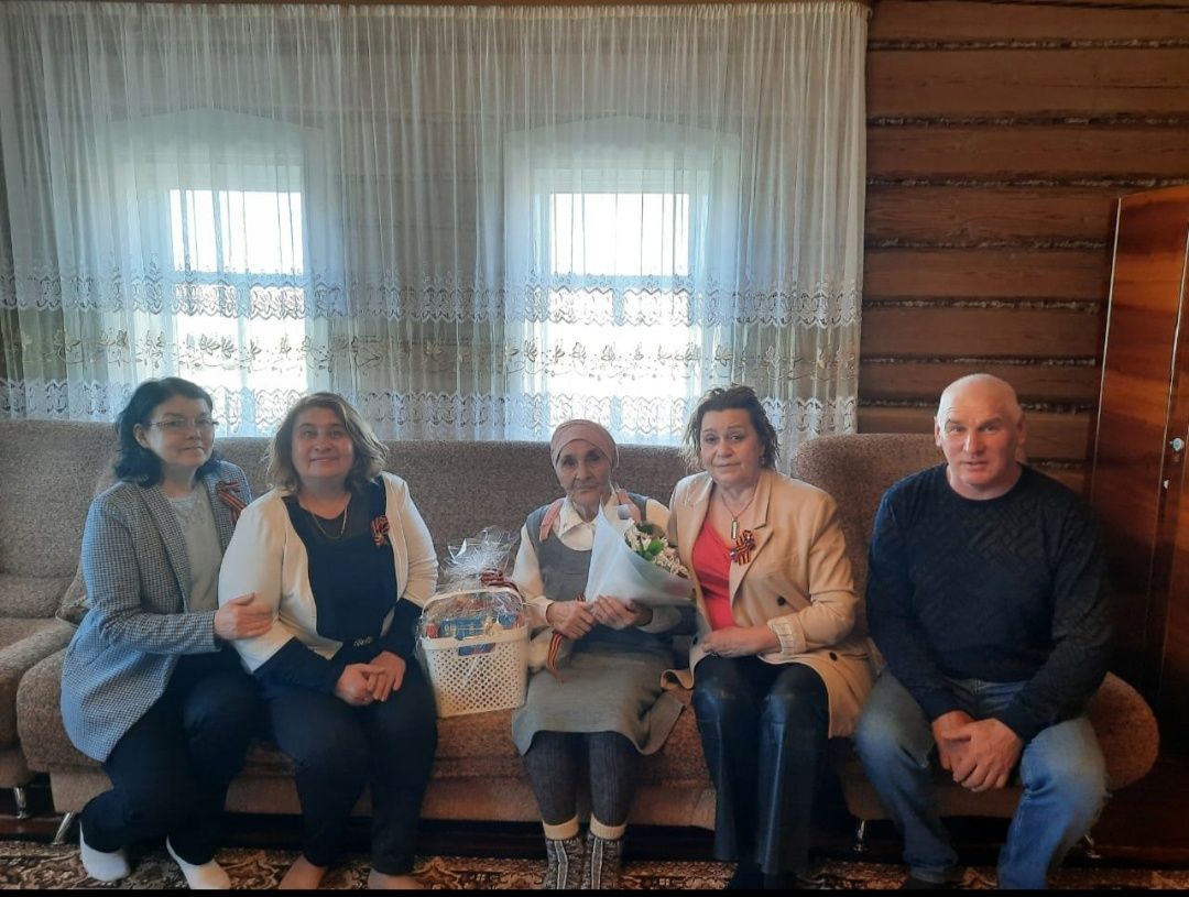 Районыбыз өлкәннәре якташыбыз, Апас районында туып-үскән шәхси эшмәкәр Ленар Яруллинның күчтәнәчләрен алдылар